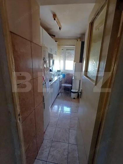 Apartament cu 3 camere semidecomandat în 14 Mai