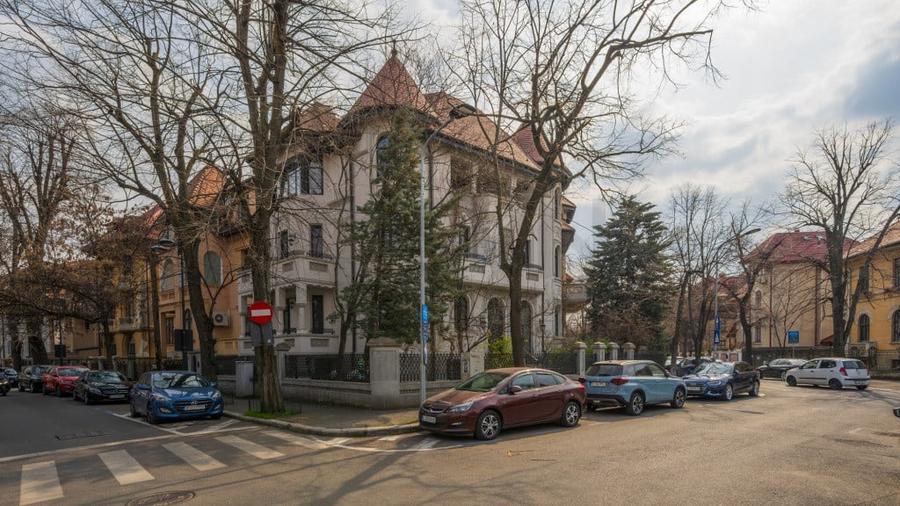 Casă cu 5 camere cu Teren 413 Mp în Dorobanți