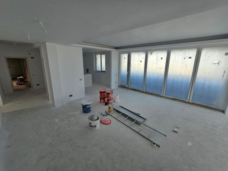 Apartament cu 4 camere decomandat în Berceni
