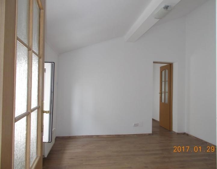 Casă individuală cu 7 camere cu Canalizare în Calea Călărașilor