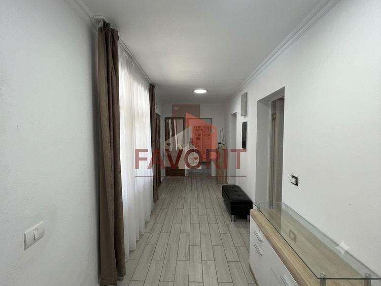 Casă individuală cu 5 camere cu Piscina în Plopi