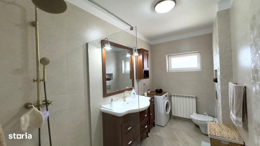 Casă cu 4 camere cu Teren 1010 Mp în Central