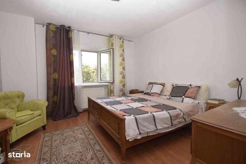 Apartament cu 4 camere decomandat în George Enescu