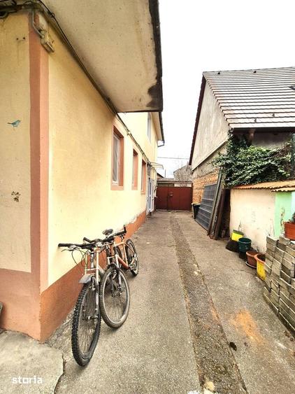 Casă cu 5 camere cu Teren 1167 Mp în Sânpetru