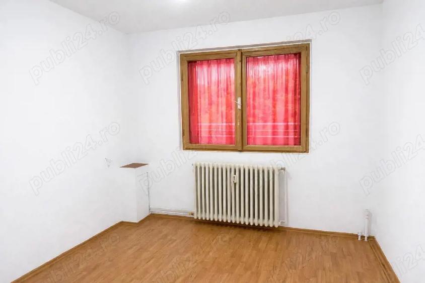 Apartament cu 3 camere decomandat în Nicolina