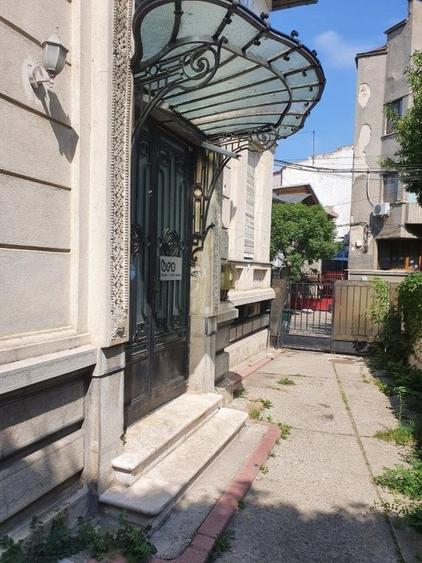 Casă individuală cu 14 camere cu Canalizare în Ferdinand
