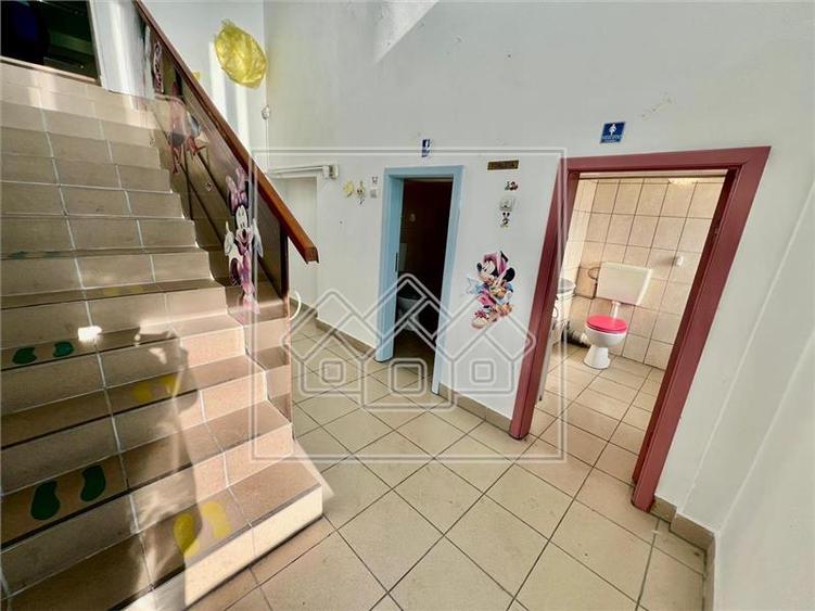 Spațiu comercial, de 420 mp, în Terezian