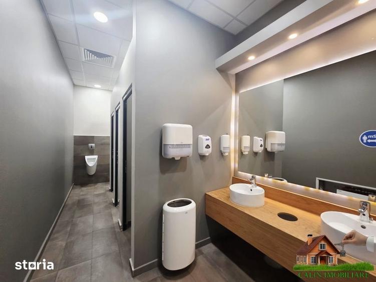 Spațiu comercial, de 1,250 mp, în Baza 3