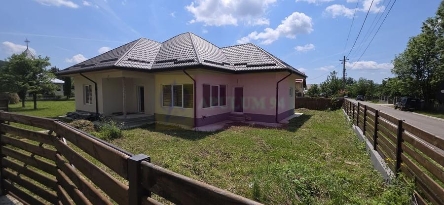 Casă individuală cu 4 camere cu Canalizare în Brebu