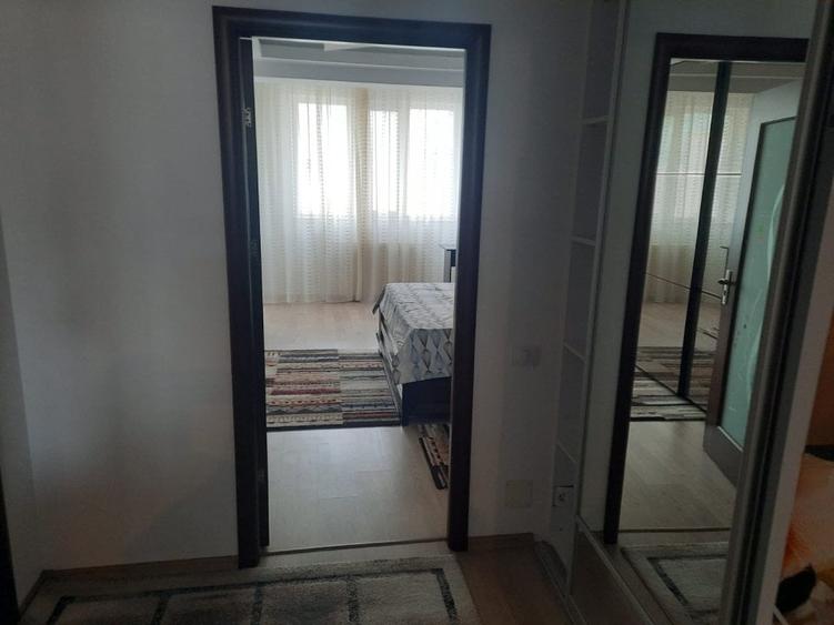 Apartament cu 3 camere decomandat în Peninsula