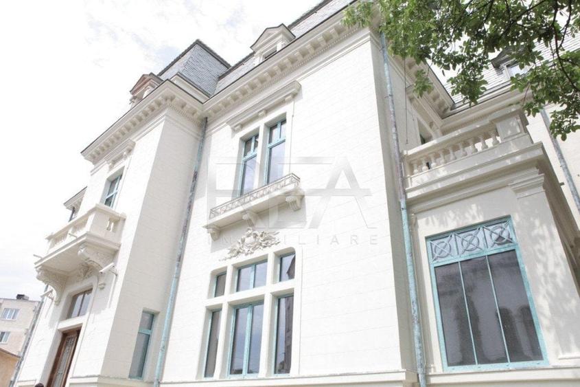 Casă individuală cu 27 camere cu Canalizare în Central