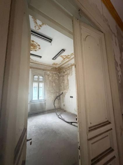 Casă individuală cu 12 camere cu Canalizare în Dorobanți