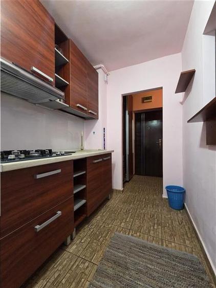 Garsoniera spatioasa de inchiriat str. De Mijloc - 8