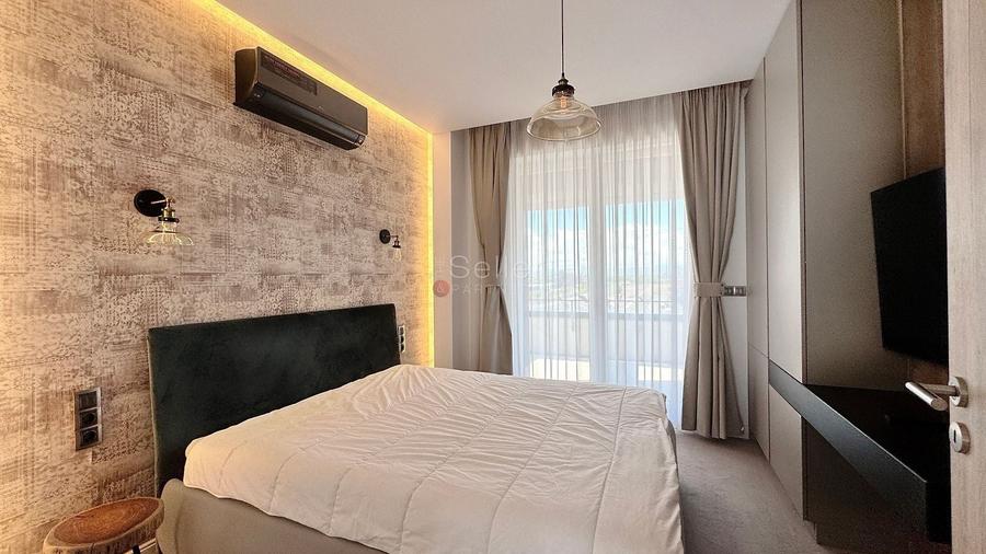 Apartament cu 4 camere decomandat, mobilat în Tractorul