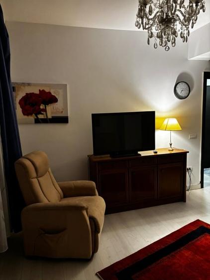 Apartament cu 2 camere decomandat, mobilat în Pajura