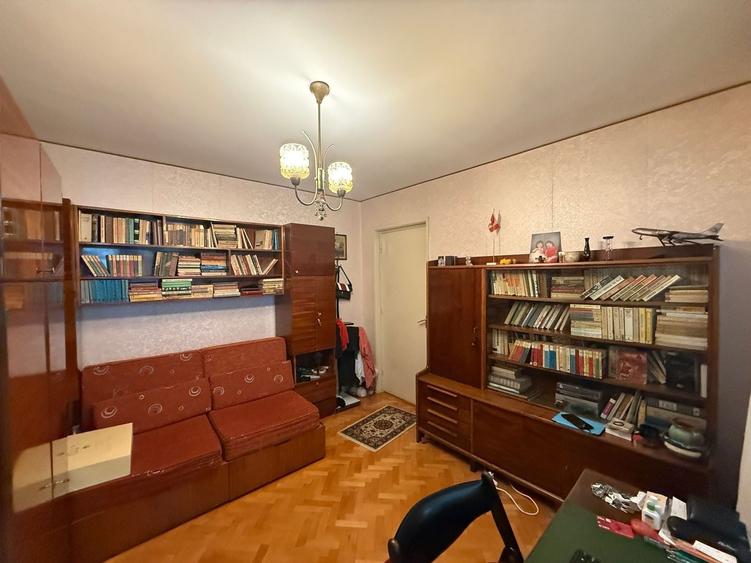 Apartament cu 3 camere semidecomandat, mobilat în Iancului
