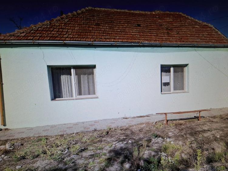 Casă cu 3 camere cu Teren 1093 Mp în Central