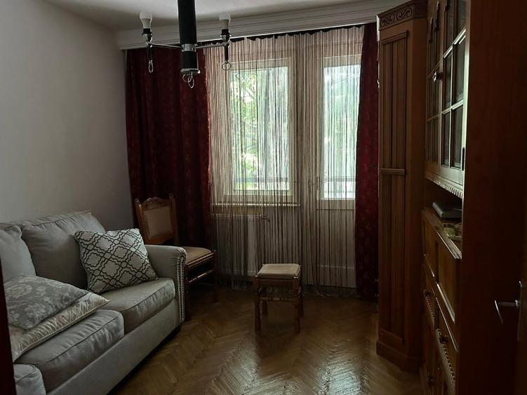 Apartament cu 3 camere decomandat în Central