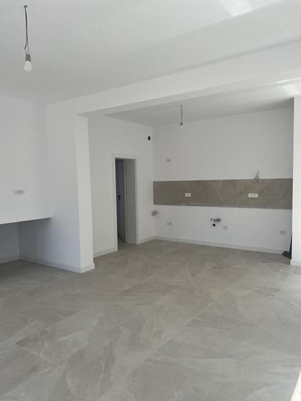 Duplex cu 5 camere cu Canalizare în Ghiroda