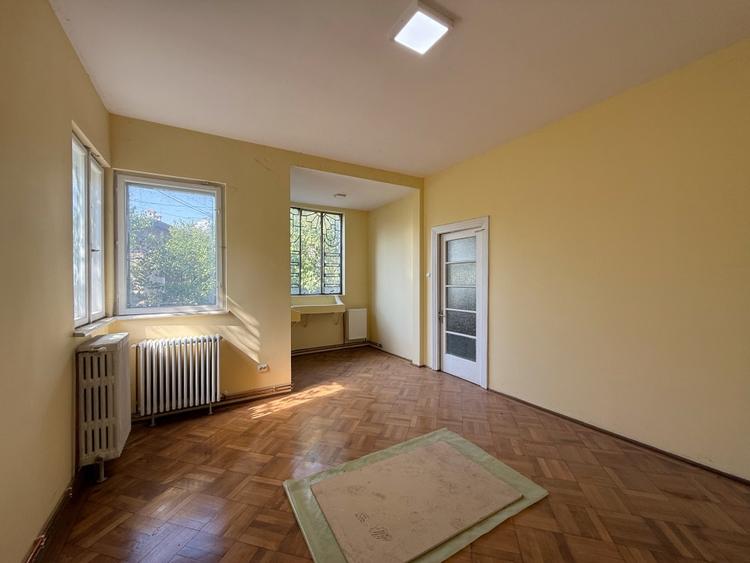 Casă individuală cu 3 camere cu Canalizare în Ultracentral