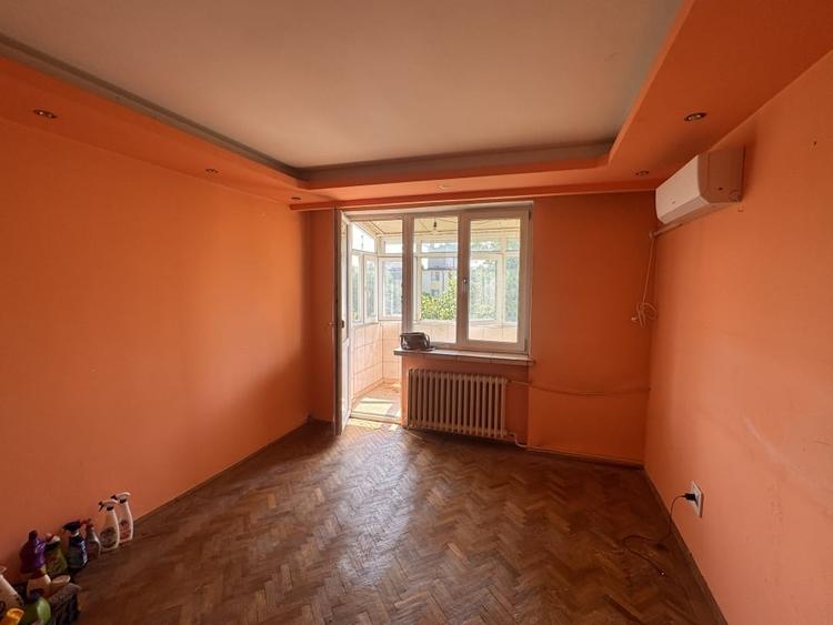 Apartament cu 3 camere semidecomandat în George Enescu