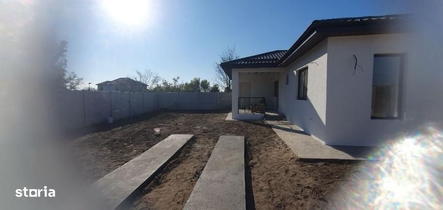 Casă cu 3 camere cu Teren 400 Mp în Cernele