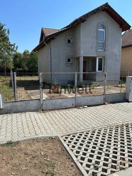 Casă individuală cu 3 camere cu Canalizare în Băneasa