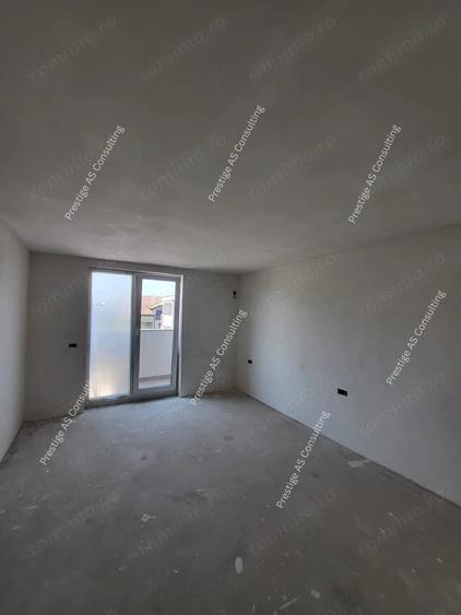 Apartament cu 3 camere semidecomandat în Dumbrăvița