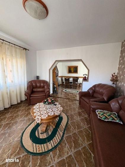 Casă cu 5 camere cu Teren 1600 Mp în Săcălășeni