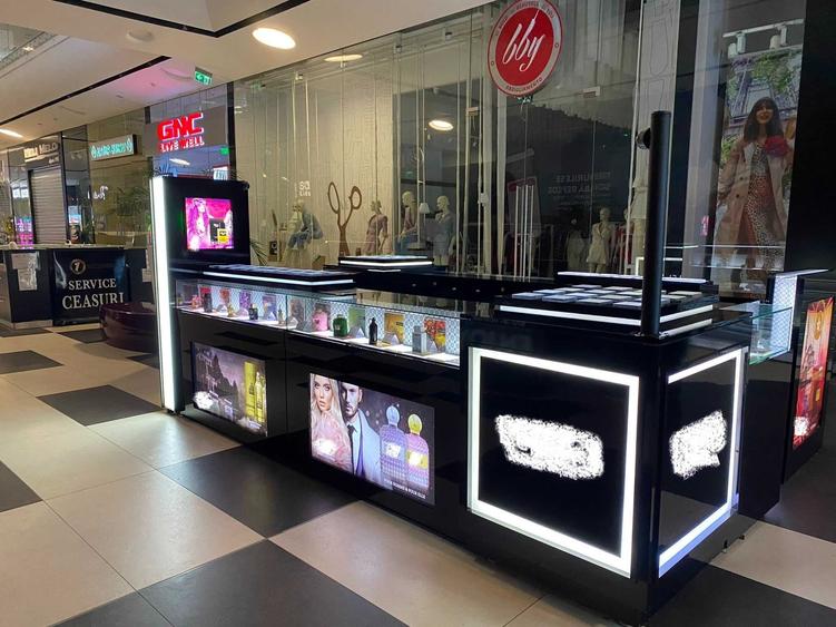 Spațiu comercial, de 8 mp, în Tunari
