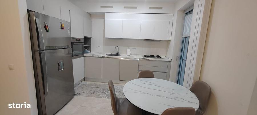 Apartament cu 3 camere în Mihai Bravu