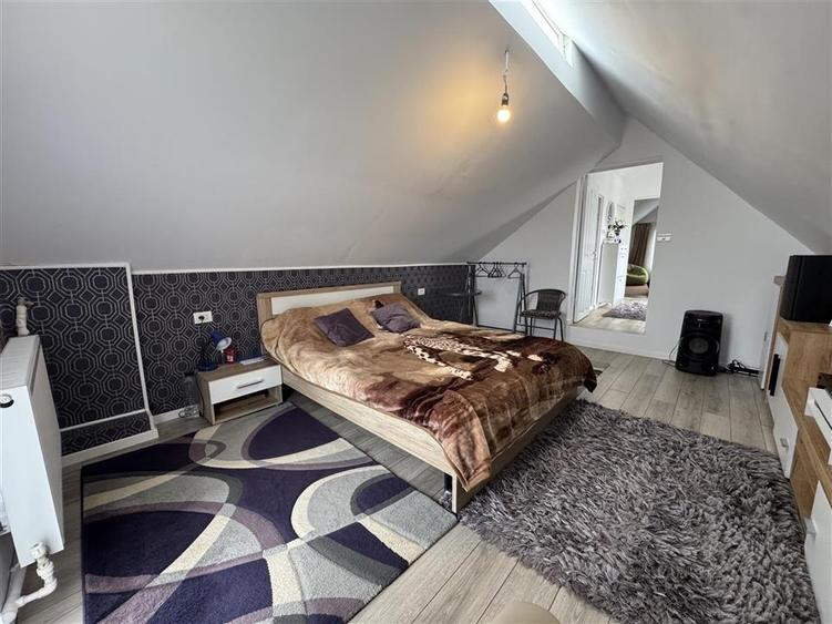 Casă cu 4 camere cu Teren 3300 Mp în Hidișelu de Sus