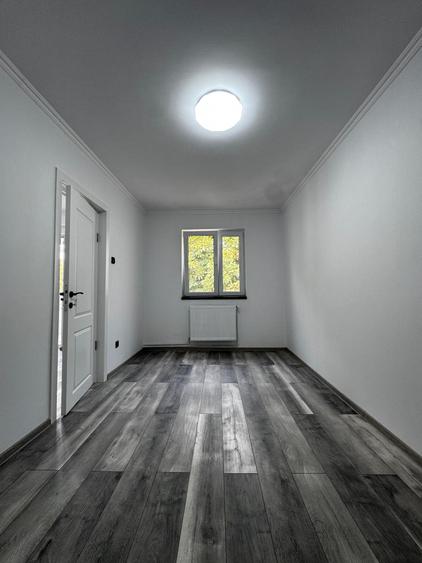 Apartament cu 3 camere semidecomandat în Tătărași