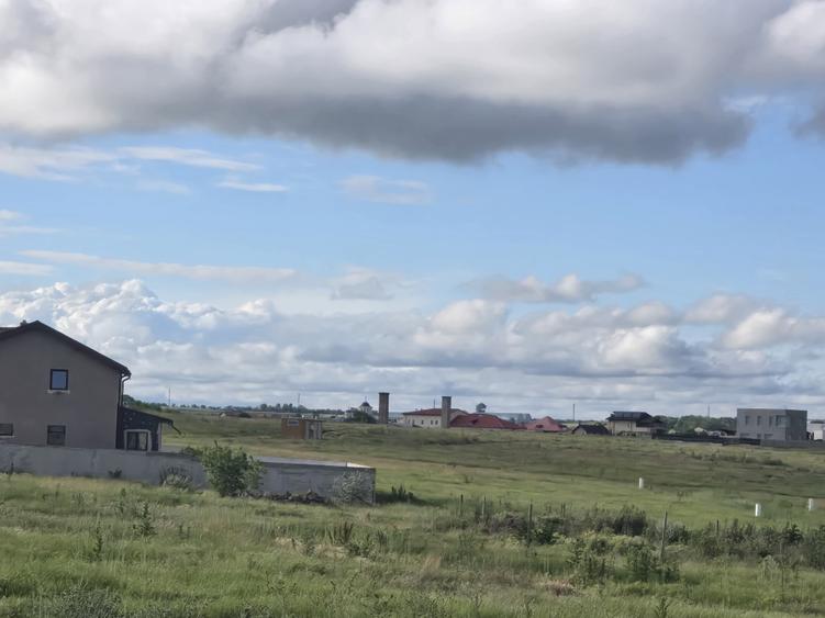 Teren Construcții intravilan de 600 mp, în Periferie