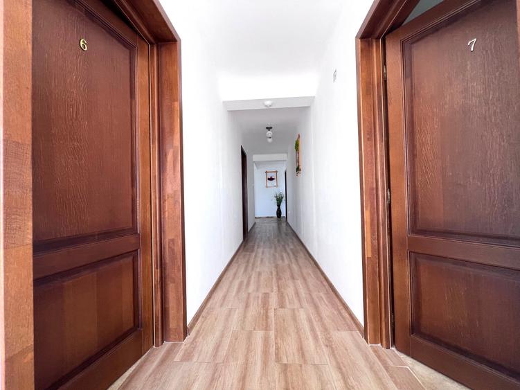 Casă cu 8 camere cu Teren 400 Mp în Central