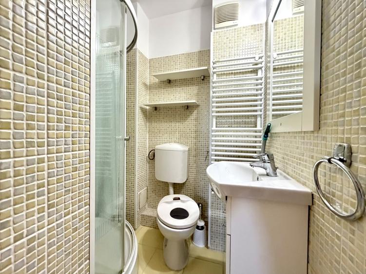 Apartament cu 3 camere decomandat, mobilat în Aradului
