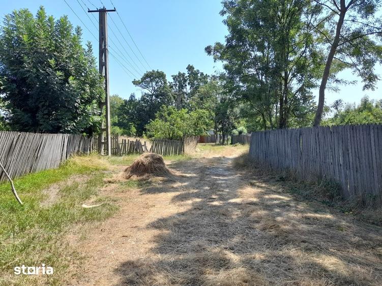 Casă cu 2 camere cu Teren 2742 Mp în Căldăraru