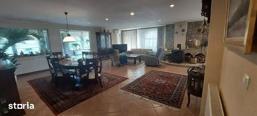Casă cu 8 camere cu Teren 2300 Mp în Corbeanca