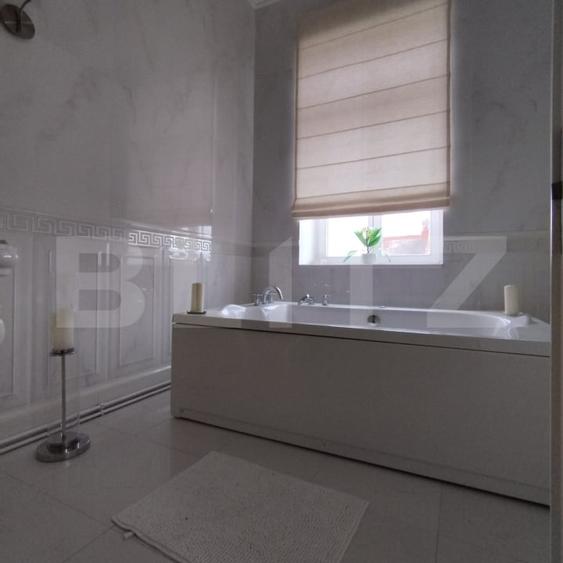 Apartament cu 3 camere decomandat, mobilat în Neptun