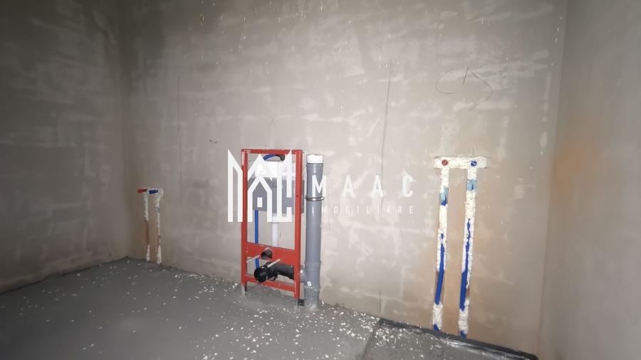Duplex cu 3 camere cu Canalizare în Cristian