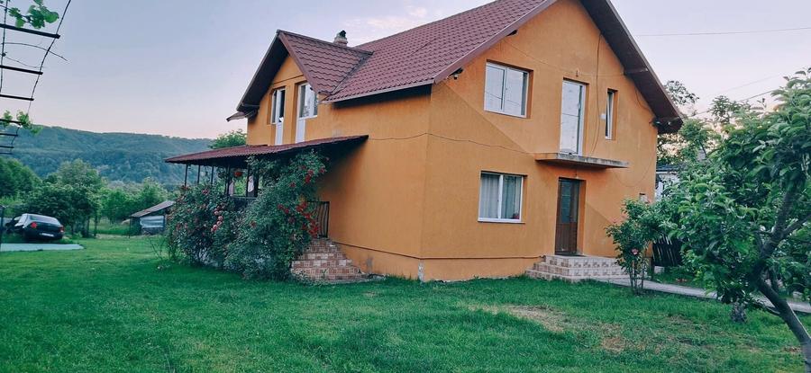 Casă cu 4 camere în Coșești