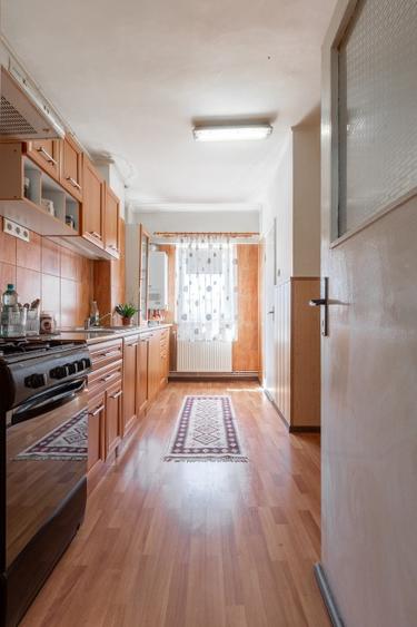 Apartament cu 4 camere decomandat în Vitrometan
