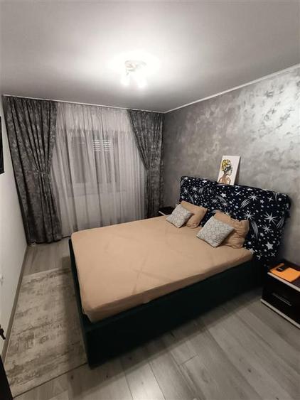 Apartament cu 3 camere decomandat în Apollo