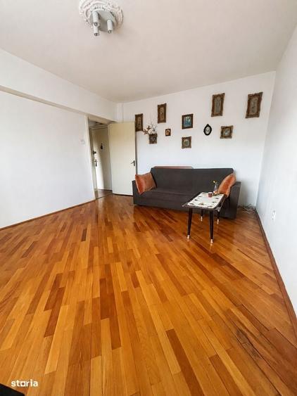 Apartament cu 3 camere decomandat în Prundu