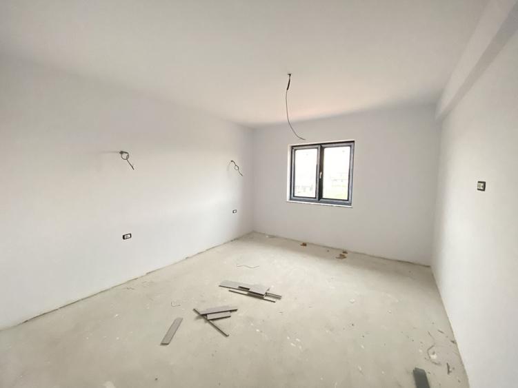 Duplex cu 4 camere cu Canalizare în Săcălaz