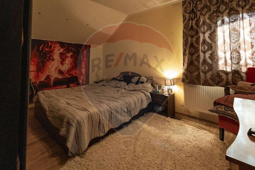 Casă individuală cu 6 camere cu Teren 266 Mp în Șagului