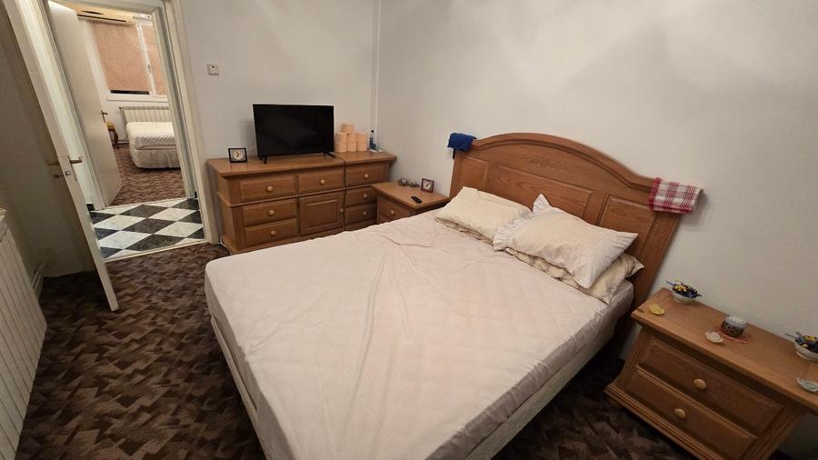 Apartament cu 3 camere semidecomandat în Sud-Vest