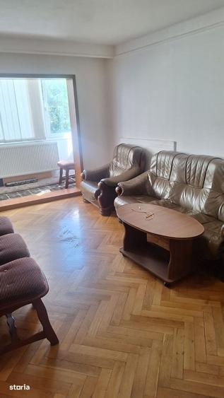 Apartament cu 4 camere decomandat în Astra