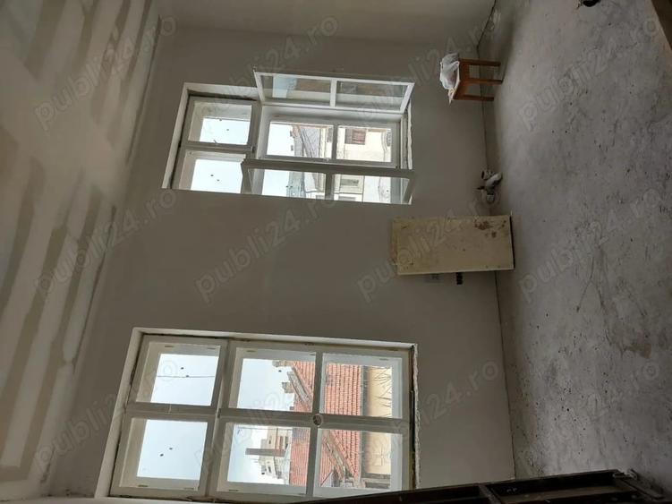 Apartament cu 3 camere semidecomandat în Ultracentral