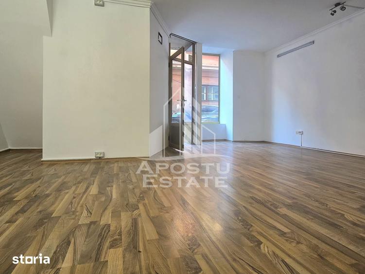 Spațiu comercial, de 45 mp, în Central